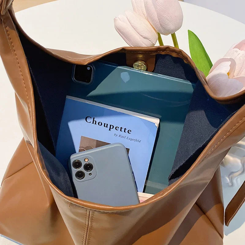 Retro Commuter Tote — Spacious Everyday Shoulder Bag