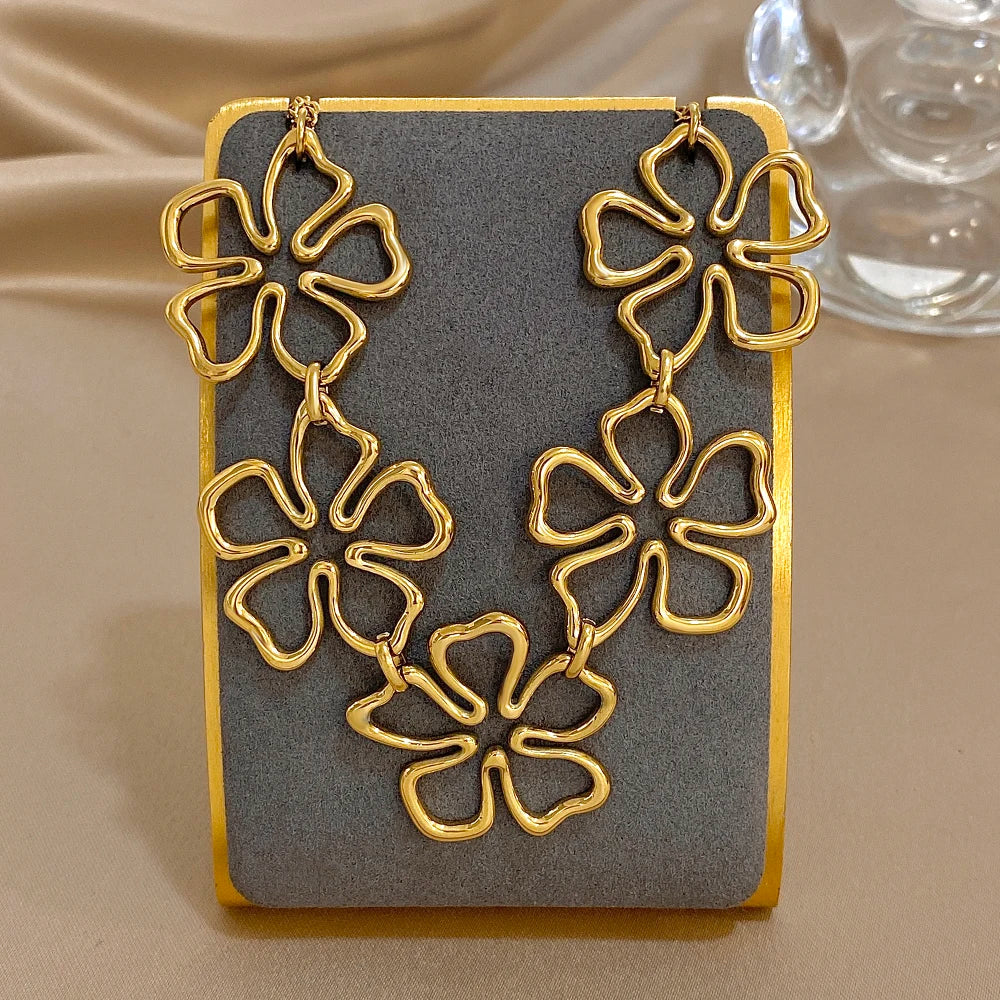 The Necklace That Never Tarnishes — Gold-Plated Floral Waterproof Design