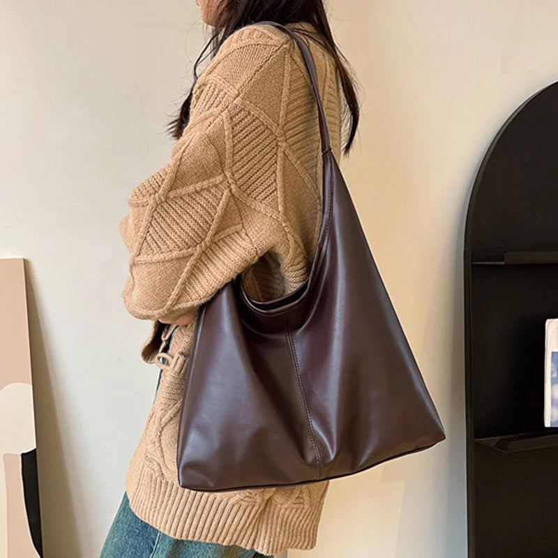 Retro Commuter Tote — Spacious Everyday Shoulder Bag