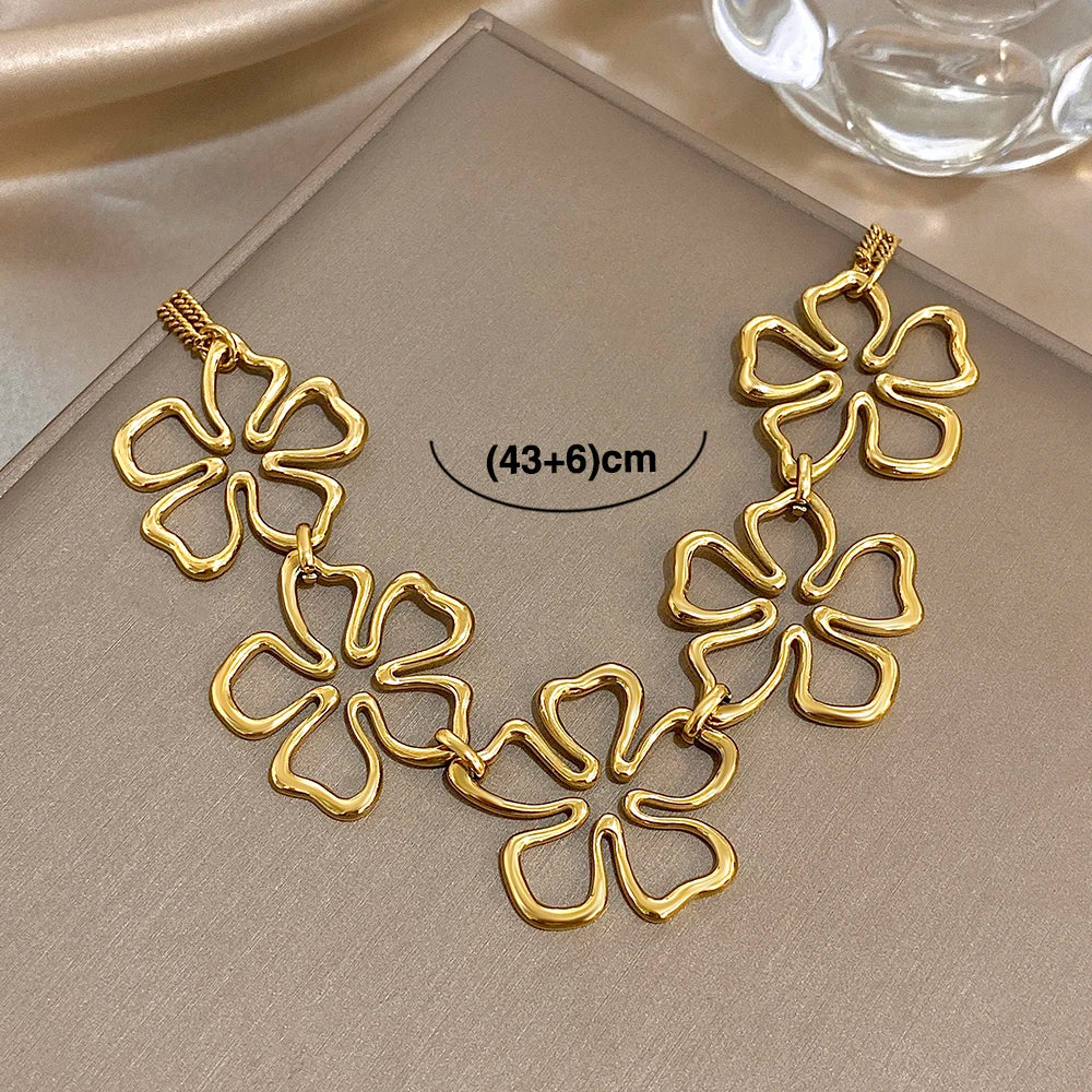 The Necklace That Never Tarnishes — Gold-Plated Floral Waterproof Design