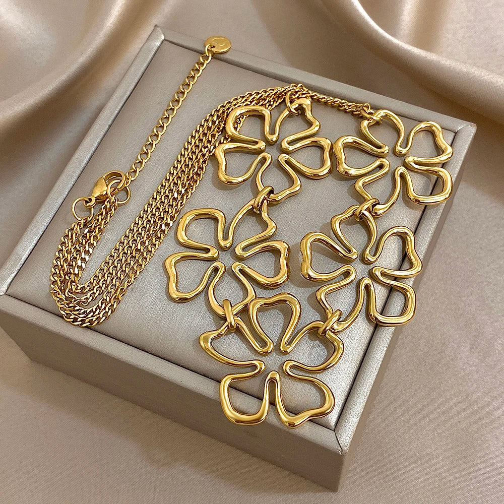 The Necklace That Never Tarnishes — Gold-Plated Floral Waterproof Design