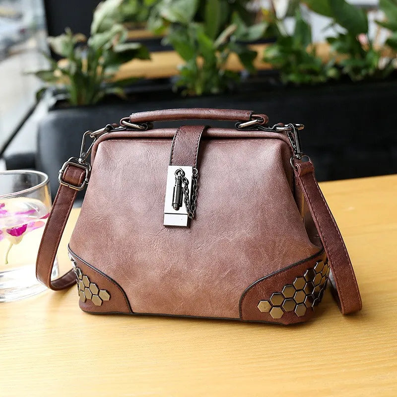 Vintage Leather Shoulder Bag — Timeless Everyday Handbag