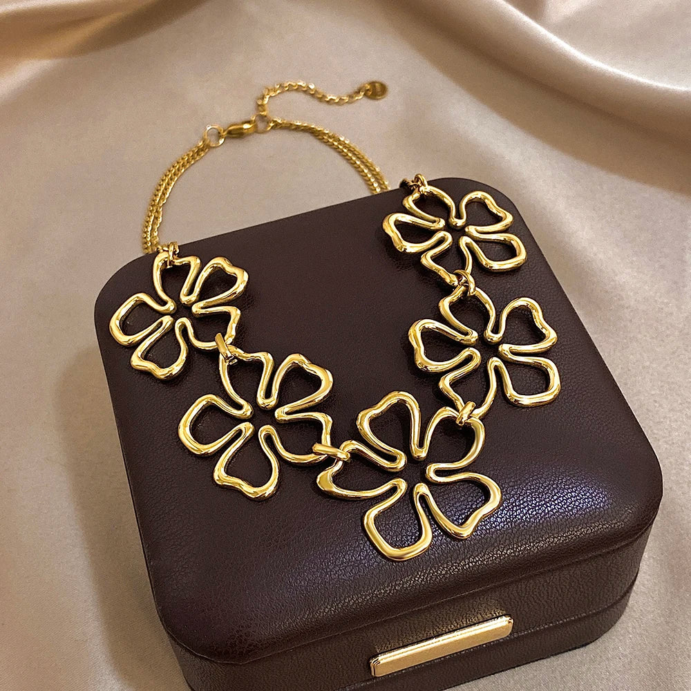 The Necklace That Never Tarnishes — Gold-Plated Floral Waterproof Design