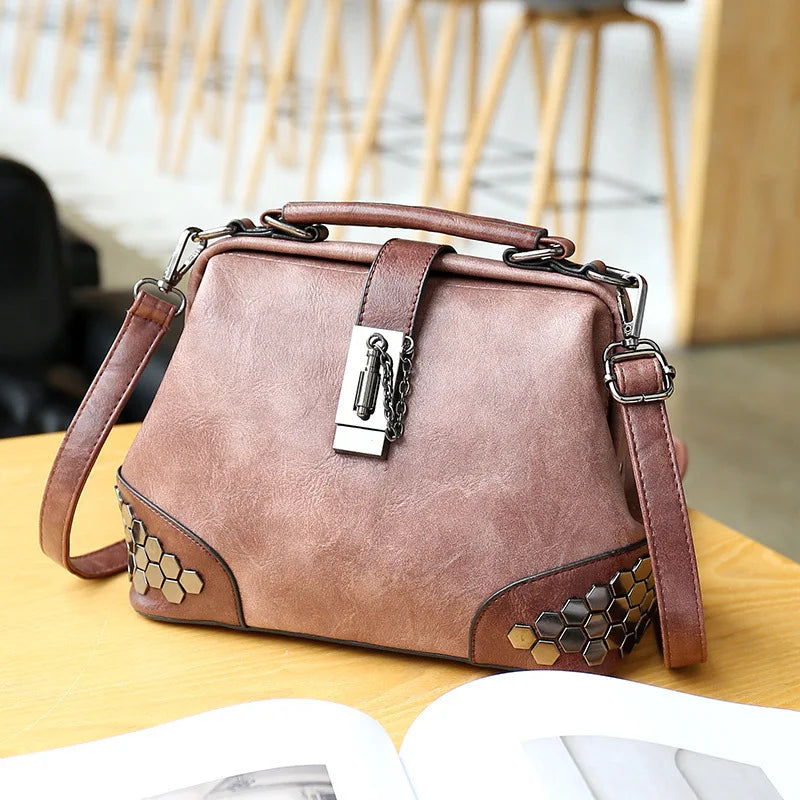 Vintage Leather Shoulder Bag — Timeless Everyday Handbag