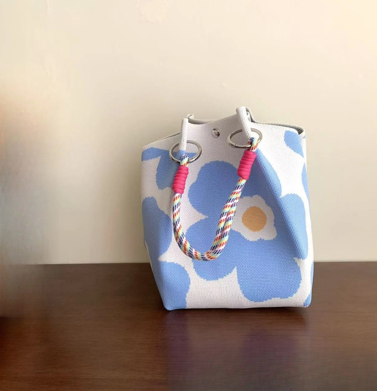 Knitted Bucket Tote — Woven Handbag for Everyday Elegance