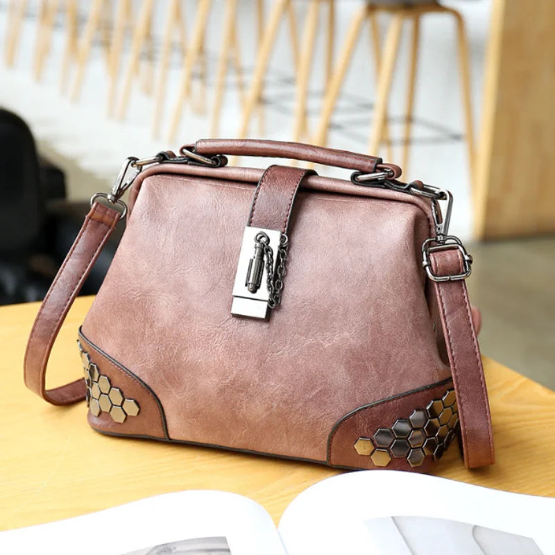 Vintage Leather Shoulder Bag — Timeless Everyday Handbag