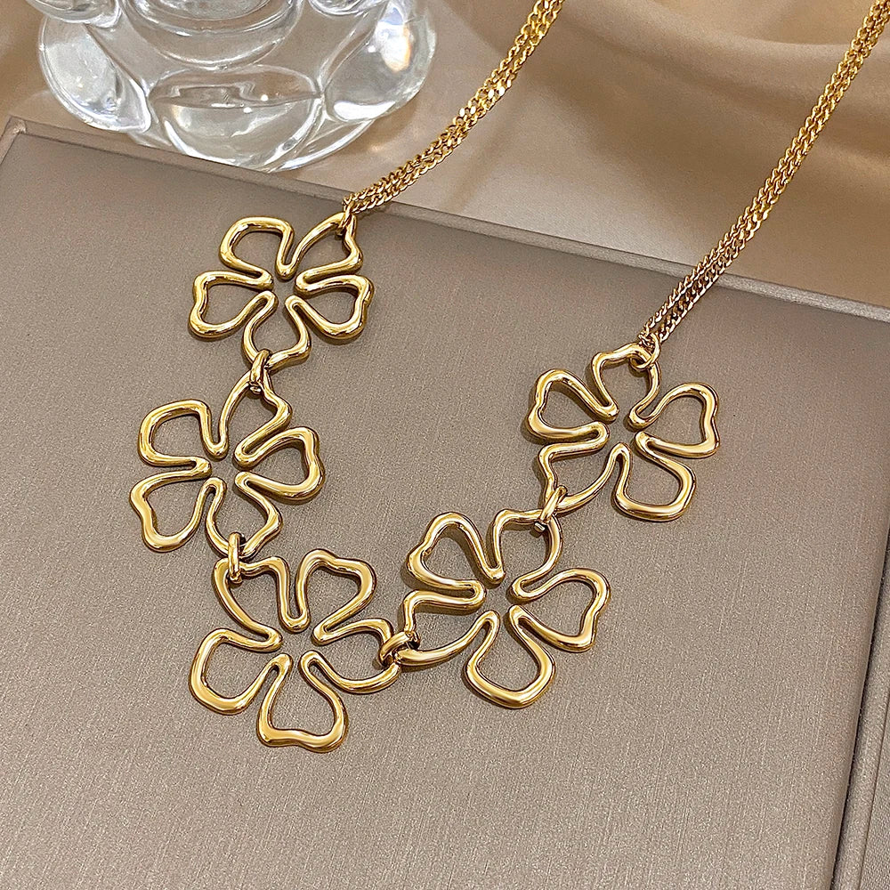 The Necklace That Never Tarnishes — Gold-Plated Floral Waterproof Design
