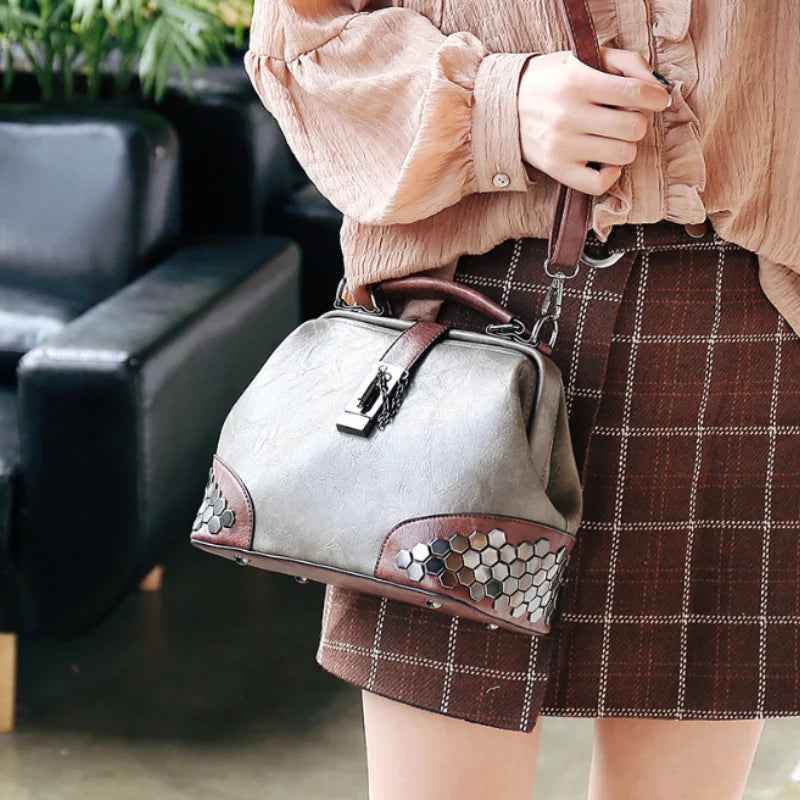 Vintage Leather Shoulder Bag — Timeless Everyday Handbag